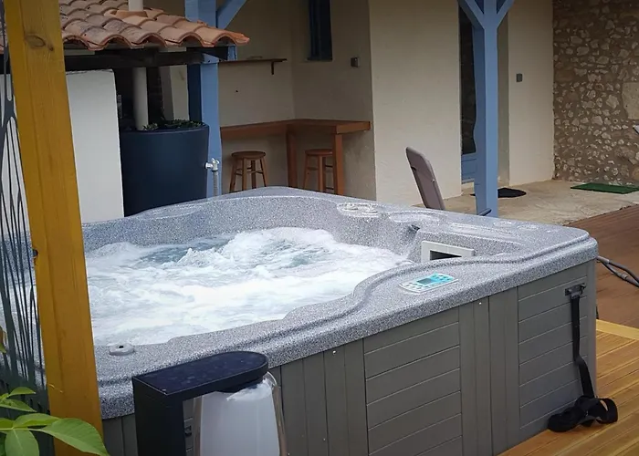 Maison Perigourdine Avec Jacuzzi, Jardin Prive Et Velos - Ideal 2 Personnes, Pres De Sarlat - Fr-1-616-209 * Le Bugue